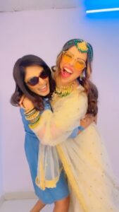 Neha Prajapati Instagram - Come groove with us..💃🏻💃🏻
.
.

#reels #reelitfeelit #reelsinstagram #trendingreels #instagramreels #dancingqueen #dancereels #bollywoodsongs #explore #explorepage
