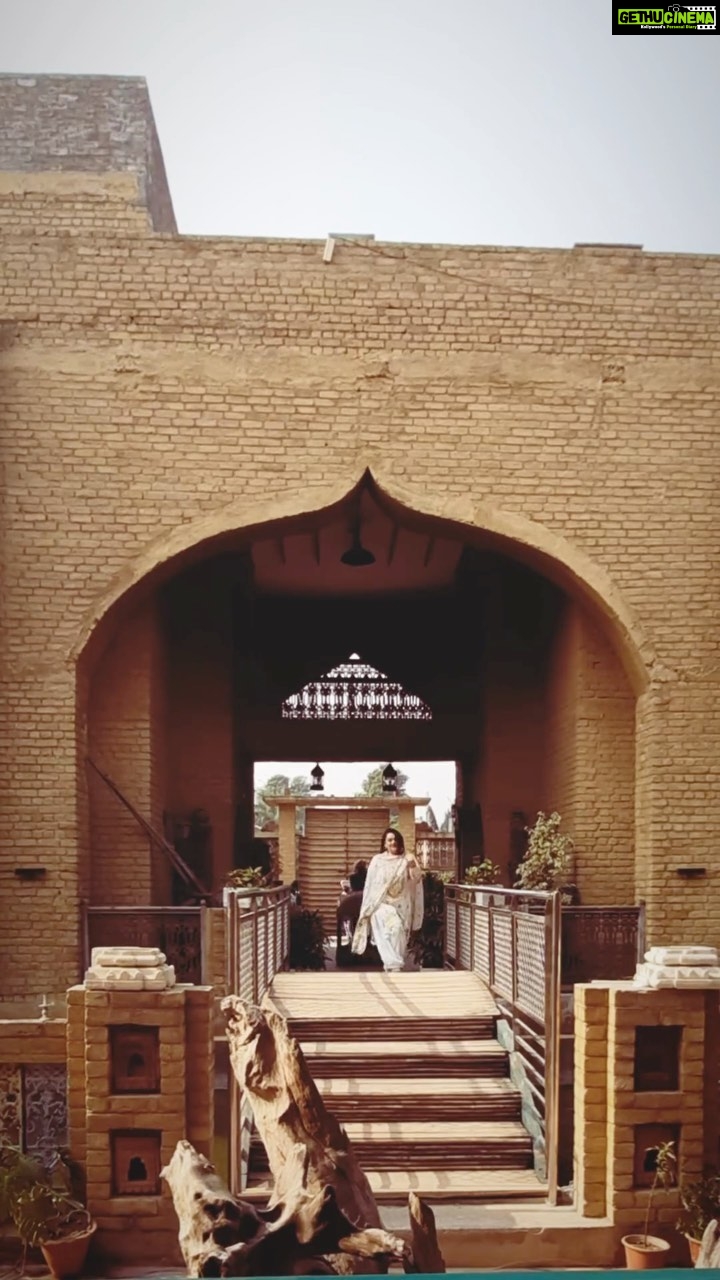 Nehalaxmi Iyer Instagram - In a world full of trends, I choose timeless love. A love that transcends time and trends, an old-fashioned kind of magic. Love like it’s the golden era, classic and everlasting. . . . . . . . #oldskool #goldenera #blackandwhite #punjab #oldschoollove #explore #trending #punjabisongs #amritsar #ishqbaaz #love #jubilee #sunidhichauhan Amritsar, Punjab