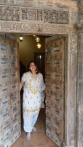 Nehalaxmi Iyer Instagram - Embracing the art of self-expression while Seeing the world through a different lens 🎥

.

.

.

#wesanderson #kailashkher #trending #viral #explore #ishqbaaz #india #amritsar #indiangirls #goldentemple #reelsindia