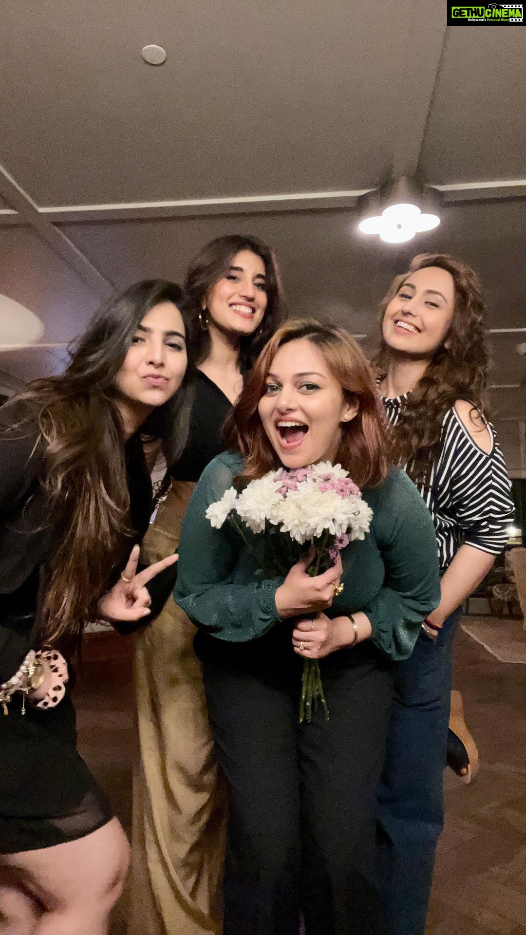 Nehalaxmi Iyer - 9.3K Likes - Unsaid element of all group pictures 🤪
Especially our group pictures @akasasing @harshinivijayjethani @aprajitasinggh
.
.
.
.
.
.
.
#instareel #reels #explore #trending #viral #ishqbaaz #funnyvideos #nehalaxmi #akasa #akasasingh #grouppicture #girlgang #cutegirlsonly #cutegirlsofinstagram #filtercopy
