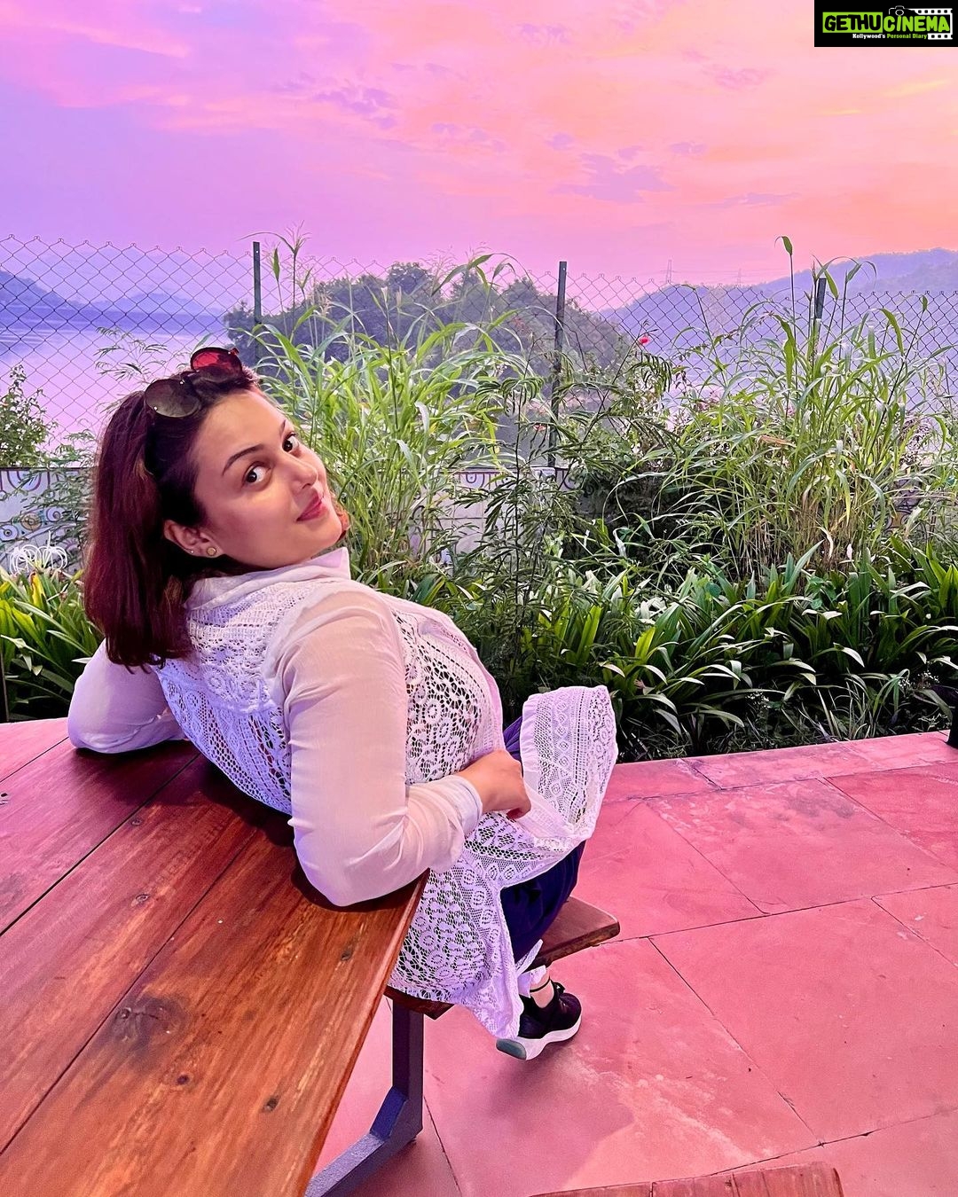 Nehalaxmi Iyer - 18.4K Likes - In the embrace of a colorful sunset, the sky whispers secrets of beauty, and we are fortunate witnesses to its enchantmentβ¨With the setting sun, the sky transforms into a palette of fiery oranges, serene blues, and soft purples, casting a spell of pure beauty.
.
.
.
.
.
.
.
.
.
.
.
.
.
.
.
.
.
.
#instadaily #skyispink #sunset #sunsetlover #pinksunset #sunsetphotography #statueofunity #ishqbaaz #trending #explore #photooftheday #ootd #nomakeupmakeup #nomakeuplook #explore #nehalaxmi
