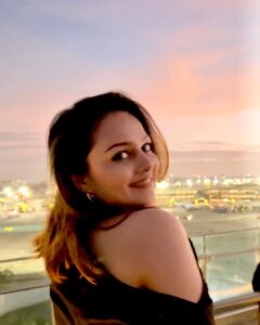 Nehalaxmi Iyer Instagram - 🔗𝕃𝕚𝕟𝕜 𝕚𝕟 𝔹𝕚𝕠 - 🤍
Sunset Rendezvous: Memories Made at Our Sundowner Party. 🥂
Vlog is out on my YouTube channel 🤍

.

.

.

.

.

.

.

.

.

.

.

.

.
#sundowner #mumbaiairport #t2internationalairport #sunsetlover #party #wine 
#sunflowers #yellow #café #cutecafe #coffeemachine #coffee #cute #ishqbaaz #instadaily #photooftheday #coffeelover #instagood #explore #love #youtubevlog #foodvlogger #foodvlog #youtube #mumbai #india