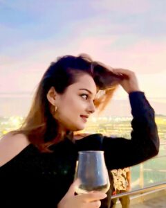 Nehalaxmi Iyer Instagram - 🔗𝕃𝕚𝕟𝕜 𝕚𝕟 𝔹𝕚𝕠 - 🤍
Sunset Rendezvous: Memories Made at Our Sundowner Party. 🥂
Vlog is out on my YouTube channel 🤍

.

.

.

.

.

.

.

.

.

.

.

.

.
#sundowner #mumbaiairport #t2internationalairport #sunsetlover #party #wine 
#sunflowers #yellow #café #cutecafe #coffeemachine #coffee #cute #ishqbaaz #instadaily #photooftheday #coffeelover #instagood #explore #love #youtubevlog #foodvlogger #foodvlog #youtube #mumbai #india