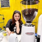 Nehalaxmi Iyer Instagram - 🔗𝕃𝕚𝕟𝕜 𝕚𝕟 𝔹𝕚𝕠 . . . 🌻 New #foodiefriday video is out ☕️ . . . . . . . . . . . . . . . #sunflowers #yellow #café #cutecafe #coffeemachine #coffee #cute #ishqbaaz #instadaily #photooftheday #coffeelover #instagood #explore #love #youtubevlog #foodvlogger #foodvlog #youtube #mumbai #india Mumbai - मुंबई