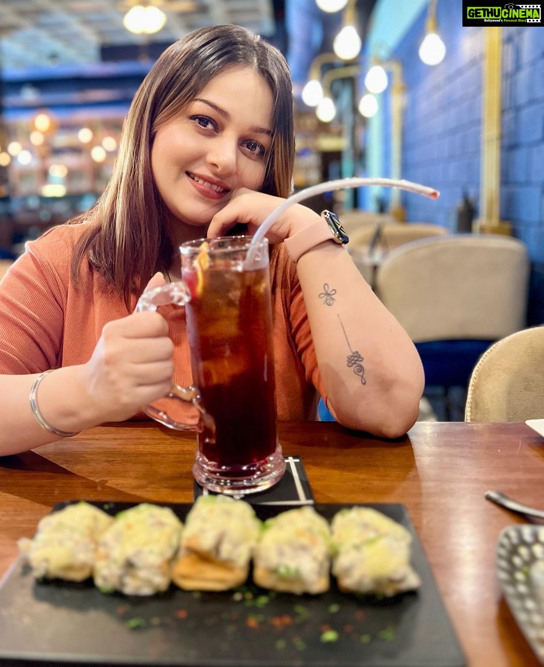 Nehalaxmi Iyer Instagram - π Link In Bio. Visited @hitchkiindia for #foodiefriday for a special Lunch Date and it was one Lip smacking experience π Check out the Vlog to know more about what all we loved and recommend. π€ Hitchki, Powai