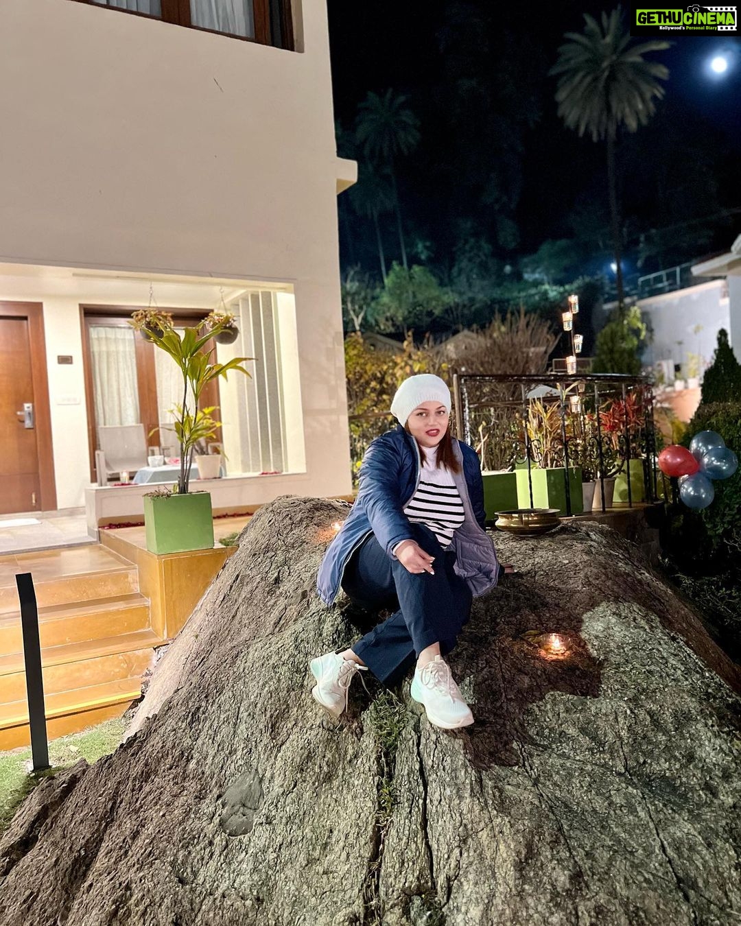 Nehalaxmi Iyer Instagram - On a night like this you can’t help but feel alive. (Vlog Link in bio) This night was truly magical. It was freeezing cold and we had not one but 2 bonfires lit. To keep us warm from within was the amazing food fresh out of the Barbeque! Watch my Vlog to witness the beauty of it all. ✨ . . . . . . . . . . #travel #travelstoke #traveldeeper #travelgirl #travelers #travelpic #traveldiary #travelmore #travellers #travellingthroughtheworld #travelguide #travelph #traveller #explore #travelphotographer #travelgoals #travelersnotebook #travelinspiration #ishqbaaz #travelworld #travelandlife #travelwithme #mountabu #mountabudiaries #nightsky #naturephotography #nightphotography #winterfashion Pahado Mein.