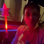Nia Sharma Instagram – The 🪄magic wand and limitless food night… 

Thankssss @neumaindia for hosting us so amazingly well.💯
@ushaa2863 
@gautam.sharma13 thanks for buying me such an expensive magic wand😅 Neuma