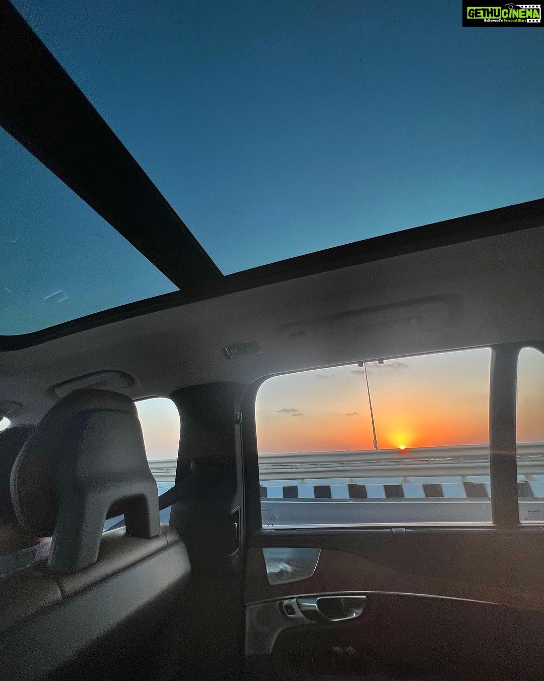 Nia Sharma Instagram - Sucker for sunsets… (And a lana del rey song along)