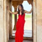 Nia Sharma Instagram – Look for the Red Flags.. 🚩 
Me: 

Hair @sankpalsavita 
Look: Beautiful 😉😑 Gwalior Fort