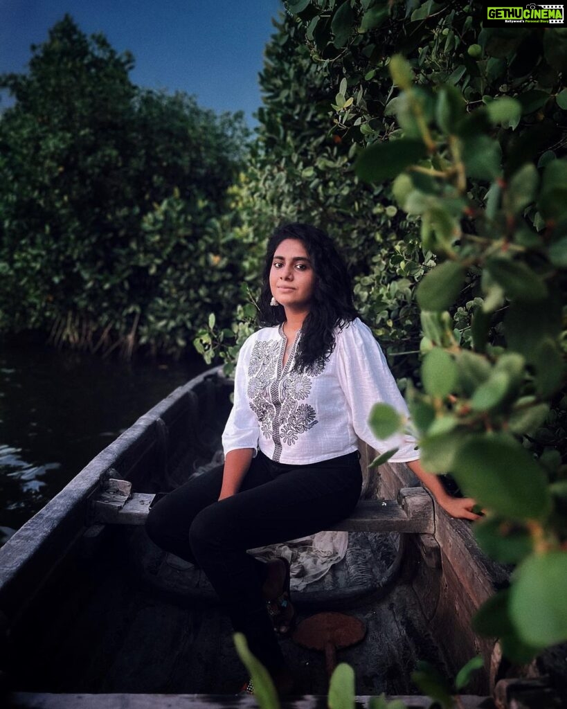 Nimisha Sajayan Instagram - 🌚💫 📸 @sachinsamson ✨