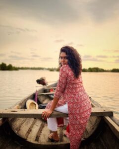 Nimisha Sajayan Instagram - 🌞✨

📸 @sachinsamson 💫
