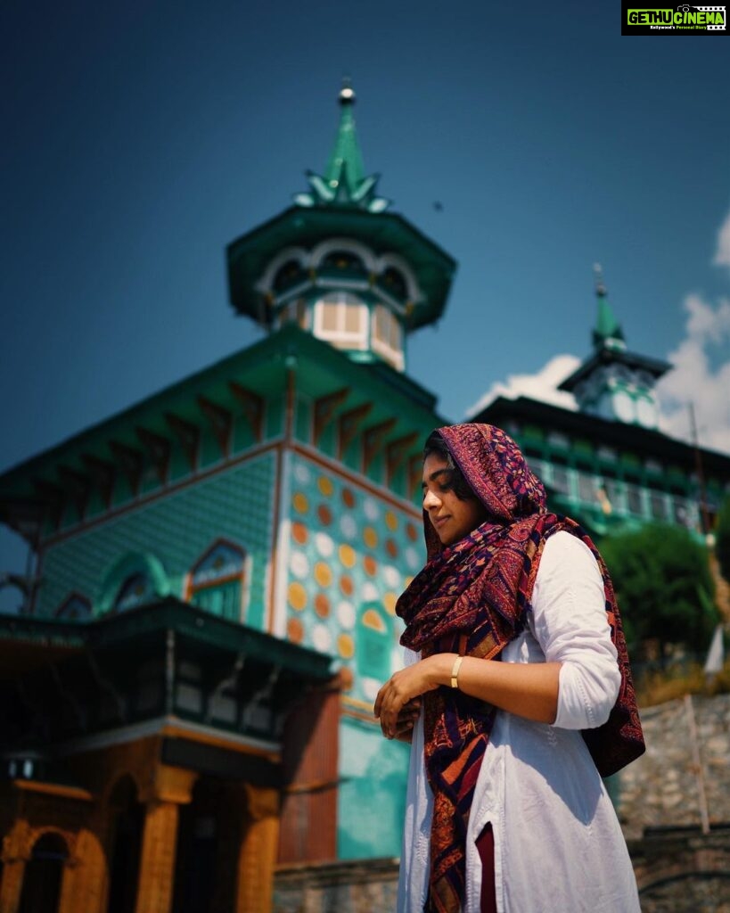 Nimisha Sajayan Instagram - EID MUBARAK !🌙✨ 📸 @abhilashmullassery Aishmuqam Dargah