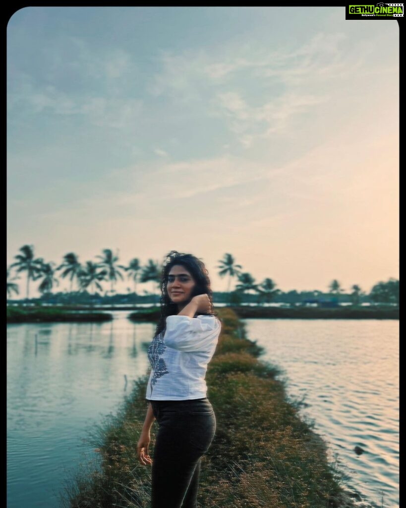 Nimisha Sajayan Instagram - 🌅💫