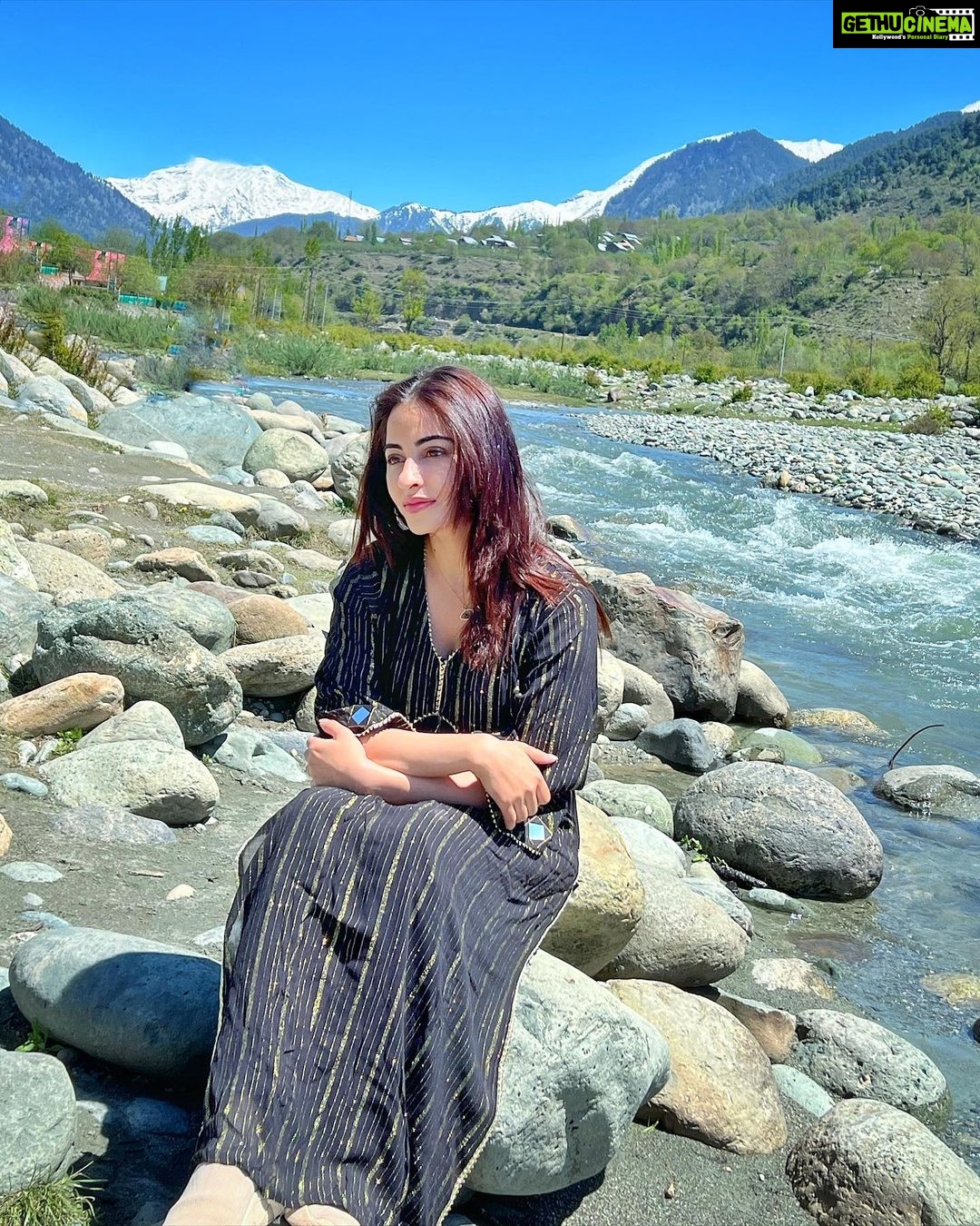 Niyati Fatnani Instagram - बस इश्क़ हुआ है ,कोई मर्ज़ नहीं ♥️ . . . . #faith #in #supreme #love #niyatifatnani