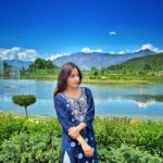 Niyati Fatnani Instagram - Gar Firdaus bar-rue zamin ast, hami asto hami asto💙 . . . . #kashmir #jannat #heaven #takemeback #niyatifatnani