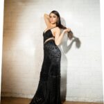 Niyati Fatnani Instagram - Enchantè..🖤🤍 Styled by: @praanavsrathod Wearing: @majesticbyjapnah MUH: @celebsmakeupbysejal @makeoverbysejalthakkar Pic credits: @nikhil.p.sawant . . . . #blackandwhite #wednesday #look #glam #glitter #fashion #niyatifatnani