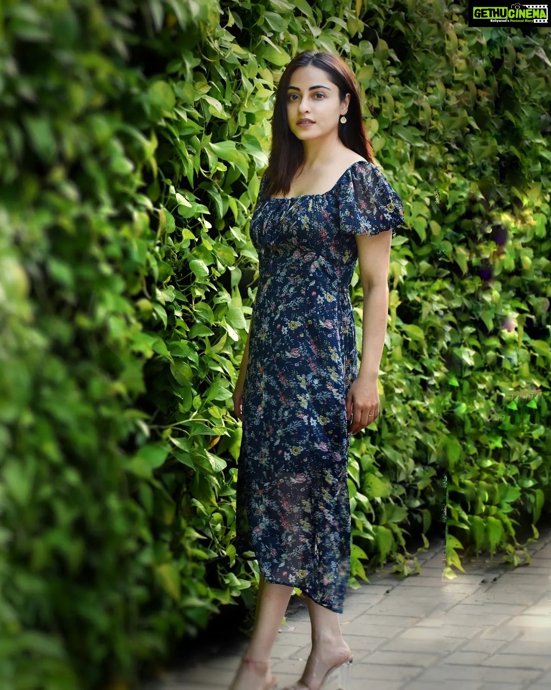 Niyati Fatnani Instagram - June looks pretty Jaunty to meπ»βππ₯³ Outfit: @athenalifestyle.in Brand PR: @socialpinnaclepr Stylist: @styling.your.soul . . . . #monday #nomondayblues #june #vibrant #niyatifatnani