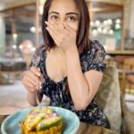 Niyati Fatnani Instagram - Leg day tomorrow 🤪🏋️🍔🍟 Sunday done right🫶 @barkhafatnani . . . . #sunday #funday #foodie #family #niyatifatnani