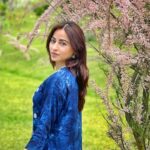 Niyati Fatnani Instagram - Gar Firdaus bar-rue zamin ast, hami asto hami asto💙 . . . . #kashmir #jannat #heaven #takemeback #niyatifatnani