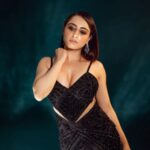 Niyati Fatnani Instagram - STARtle 🌟 Styled by: @praanavsrathod Wearing: @majesticbyjapnah Pc: @nikhil.p.sawant MuH: @celebsmakeupbysejal @makeoverbysejalthakkar . . . . . #startle #morning #blackdress #fashion #thursday #notathrowback #niyatifatnani