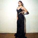 Niyati Fatnani Instagram - Enchantè..🖤🤍 Styled by: @praanavsrathod Wearing: @majesticbyjapnah MUH: @celebsmakeupbysejal @makeoverbysejalthakkar Pic credits: @nikhil.p.sawant . . . . #blackandwhite #wednesday #look #glam #glitter #fashion #niyatifatnani
