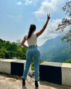 Nora Fatehi Instagram - New beginnings 🎥 🎬 
Its a vibe out here in Ooty! First day of shoot was 😍