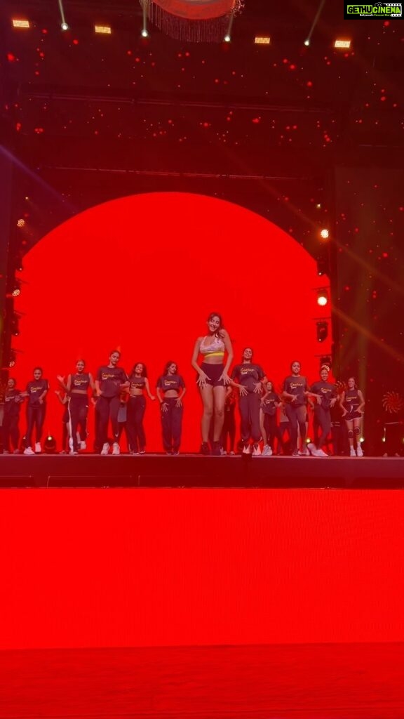 Nora Fatehi Instagram - The moment the music went off, we just kept going and that too on imaginary beat! 😍 its the part where it went back on and we were still on time for me !!!! 🤩🤩 Rehearsals for my @iifa act!