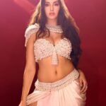 Nora Fatehi Instagram - ❤️‍🔥🦢