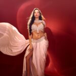 Nora Fatehi Instagram - ❤️‍🔥🦢