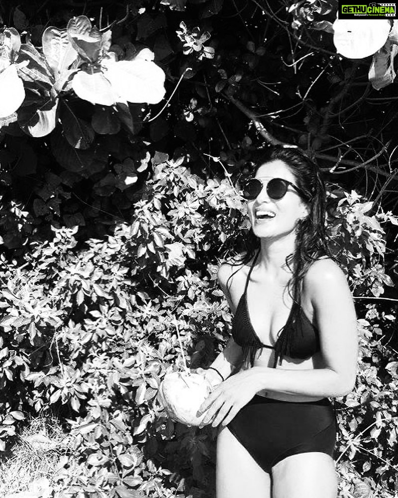 Pallavi Sharda Instagram - Life pre pandemic = a full life lived in India 🧡