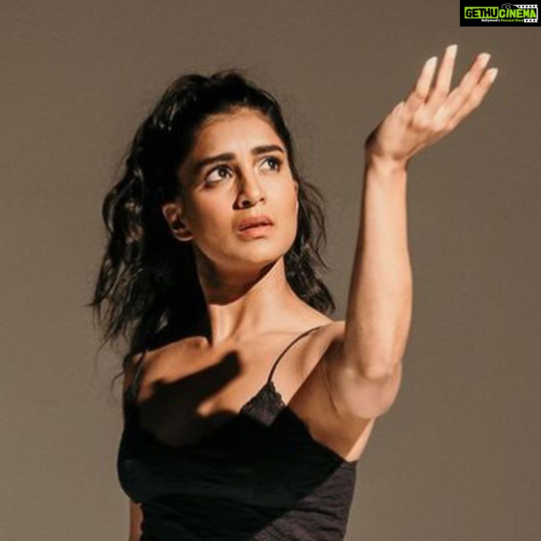 Pallavi Sharda Instagram - In my life, #worldtheatreday is every day. I post here in gratitude - for every street face, rehearsal space and grand hall that has allowed me to experience so much magic ✨💕