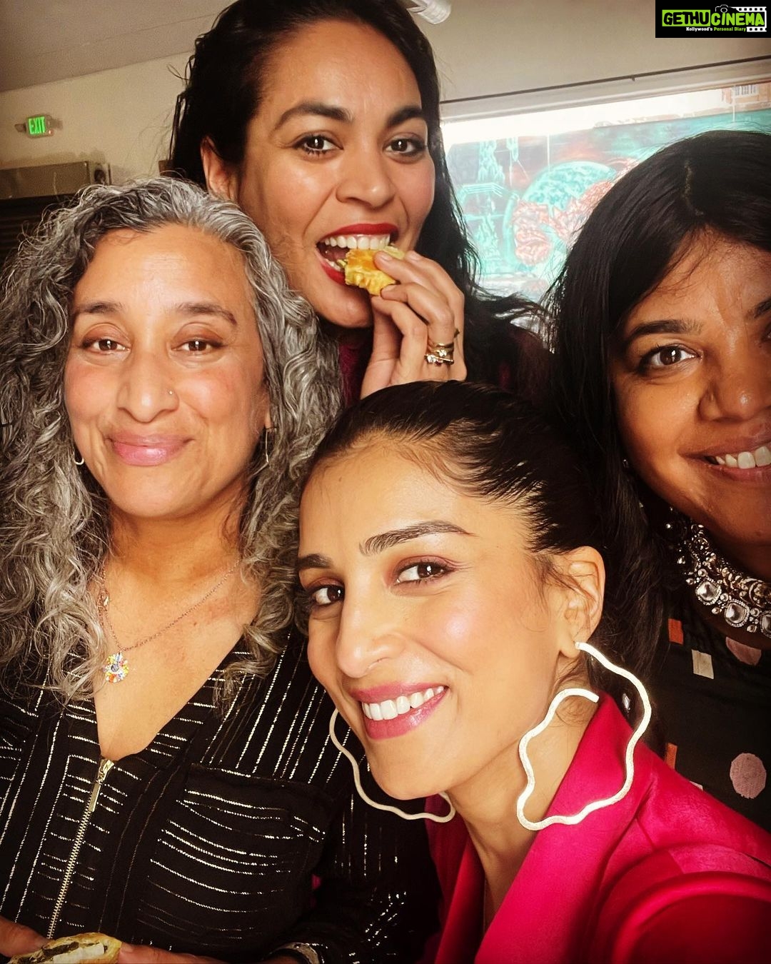 Pallavi Sharda Instagram - Dhisshhkiyaaooon 🔫 Because latergram is better than nevergram. Thank you @_productofculture_ and @sawientertainment for putting me in a room full of women more brilliant than me. I’m a bit terrible at taking photos so there’s one of me twinning with a rope over some of the excellent humans in the room for whom I have such incredible admiration. Let’s just say the rope represents the extension of love, respect & burgeoning creativity between all who were present! Excited to be part of a community of excellent South Asian women from all over the globe striving to keep it radically authentic & push the boundaries of global storytelling 🖤💕 Thank you @devs213 for keeping me close to my roots in this hot pink dhoti suit by @studiorigu & earrings by @andreaiyamah