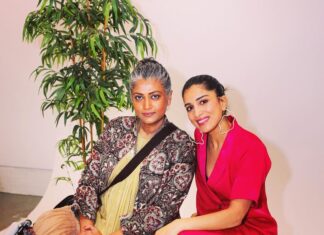 Pallavi Sharda Instagram - Dhisshhkiyaaooon 🔫 Because latergram is better than nevergram. Thank you @_productofculture_ and @sawientertainment for putting me in a room full of women more brilliant than me. I’m a bit terrible at taking photos so there’s one of me twinning with a rope over some of the excellent humans in the room for whom I have such incredible admiration. Let’s just say the rope represents the extension of love, respect & burgeoning creativity between all who were present! Excited to be part of a community of excellent South Asian women from all over the globe striving to keep it radically authentic & push the boundaries of global storytelling 🖤💕 Thank you @devs213 for keeping me close to my roots in this hot pink dhoti suit by @studiorigu & earrings by @andreaiyamah