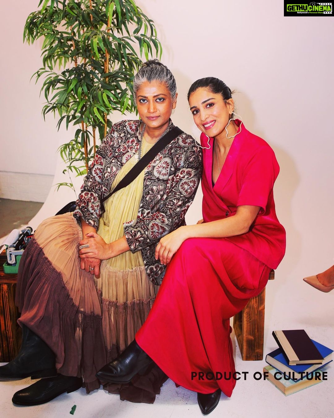 Pallavi Sharda Instagram - Dhisshhkiyaaooon 🔫 Because latergram is better than nevergram. Thank you @_productofculture_ and @sawientertainment for putting me in a room full of women more brilliant than me. I’m a bit terrible at taking photos so there’s one of me twinning with a rope over some of the excellent humans in the room for whom I have such incredible admiration. Let’s just say the rope represents the extension of love, respect & burgeoning creativity between all who were present! Excited to be part of a community of excellent South Asian women from all over the globe striving to keep it radically authentic & push the boundaries of global storytelling 🖤💕 Thank you @devs213 for keeping me close to my roots in this hot pink dhoti suit by @studiorigu & earrings by @andreaiyamah
