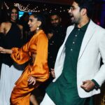 Pallavi Sharda Instagram - Oh what JOY. Thank you @netflixgolden @hollywoodreporter @goldhouseco for bringing together a room full of humans who share so much context, so many stories, have jumped through insurmountable hoops and have - in many cases - overcome historical othering to be able to today stand tall as artists of Asian descent. Events such as this not only remind us of community, of the richness of our shared heritage, but they also shine a bright forward light over the aspirations of our future peers. May they be able to ideate, triangulate and celebrate within the nuances of duality and all its story-telling glory… without the question of belonging. What a pleasure to meet & share a stage with so many of my contemporary idols. I am in awe of everyone that was in that room. Special shout out to the wedding season fam who were present: my partner in fun-loving crime @surajsharmagram, ace DP @meendawg, Manager no 1 @rajvr42 and our fearless producer @samosastories 🧡🇮🇳 More posts incoming. Because this was just that kind of evening! 📸 @tracythnguyen @gettyimages 👗 @andreaiyamah 👛 @cuyana 👠 @katmaconie @collective.agencyla Vision: @devs213