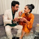 Pallavi Sharda Instagram - Oh what JOY. Thank you @netflixgolden @hollywoodreporter @goldhouseco for bringing together a room full of humans who share so much context, so many stories, have jumped through insurmountable hoops and have - in many cases - overcome historical othering to be able to today stand tall as artists of Asian descent. Events such as this not only remind us of community, of the richness of our shared heritage, but they also shine a bright forward light over the aspirations of our future peers. May they be able to ideate, triangulate and celebrate within the nuances of duality and all its story-telling glory… without the question of belonging. What a pleasure to meet & share a stage with so many of my contemporary idols. I am in awe of everyone that was in that room. Special shout out to the wedding season fam who were present: my partner in fun-loving crime @surajsharmagram, ace DP @meendawg, Manager no 1 @rajvr42 and our fearless producer @samosastories 🧡🇮🇳 More posts incoming. Because this was just that kind of evening! 📸 @tracythnguyen @gettyimages 👗 @andreaiyamah 👛 @cuyana 👠 @katmaconie @collective.agencyla Vision: @devs213