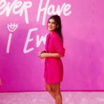 Pallavi Sharda Instagram - Never Have I Ever…. Willingly enacted my recurring childhood dream of turning up to school with no pants 👖 But who needs pants when you have a sexy🧥& 👠? Congratulations to @netflix @netflixgolden @mindykaling @loulielang @poornagraphy @maitreyiramakrishnan @richamoorjani and the ENTIRE team of this epic series for giving us another round! 💕💕