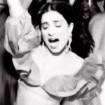 Pallavi Sharda Instagram - A night to remember! My favourite frame is the last… three artists lost in their transcendental truth; an impromptu moment that can only happen when a group of people whose history and culture are rooted in the performing arts come together for a mehfil that is centred around oneness. On the night, this moment was followed by an epic concert by the human who has united an entire people with his intoxicating voice, rhythm and poetry @alisethiofficial. @priyankachopra’s poignant words about breaking down the recently created geographical boundaries of South Asia and elucidating that we are one people and that our present stems from shared historical coexistence gave me goosebumps. As did her recitation of the names of creatives on whose shoulders we stand today. A heartfelt thank you to @priyankachopra @mindykaling @anjula_acharia @shrutirya @malala @jazzbeezy @radhikajones @_productofculture_ @azizansari @kumailn @anitachatterbox for hosting an evening full of heart with such grace and spendor! For giving everyone in that room the freedom to move, be and belong 💃🏽🙏🏽 #southasianexcellence #oscars2023 👗 @zimmermann 💆🏽‍♀️ @kassabbeauty Paramount Studios