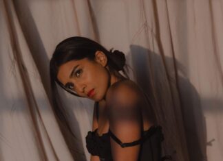 Pallavi Sharda Instagram - Today is the #internationaldayofthegirl. I’m taking it to reflect on my inner child, my inner little girl - who still rages despite the quietening inherent in adult societal living. ‘Rages’ is an interesting word, in modern parlance it signifies free expression - but in reality so much of this can be performative in a culture now predicated on showing; a portrayal of expression as opposed to the raw, unadulterated howling of that inner child which for some has been burdened under layers and layers of quietening, the need to be ‘good’, ‘compliant’, undisturbed. I have been watching on as the women of Iran express their rage, as they scream from their sacral depths and heave their utter despair at being quashed, pushed, annihilated. This rage is important; its expression even more so. For the energy to be summoned, for change to occur societally, but for the healing in our bodies that have been told for years to keep it calm, keep it low, keep it simply going. There are infinite limbs to what it means to be woman; they are each seeded by freeing that little girl within. ☄️ 📸 @milighosh