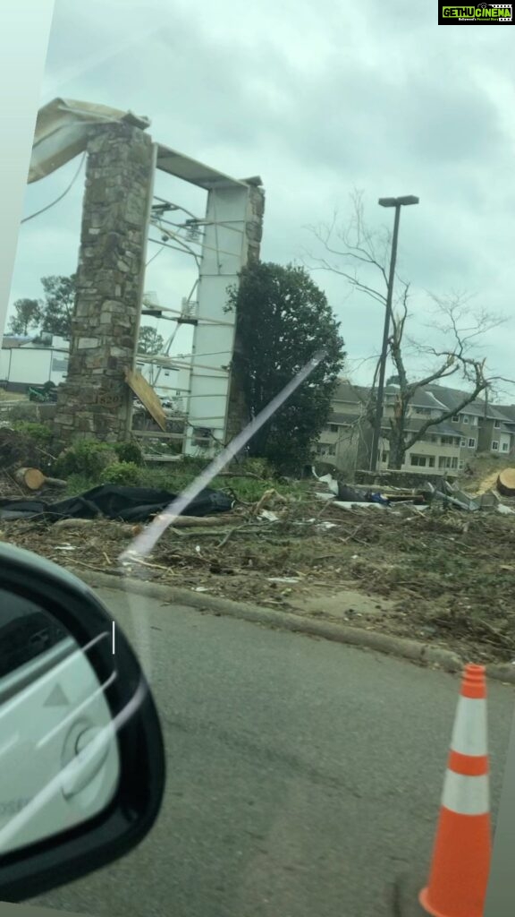Panchi Bora Instagram - Its heartbreaking but at the same time beautiful to witness community coming together to heal. Our old house where Riyanna was born was completely torn apart we were lucky that we all are safe but it was scary to witness the tornado and the heartbreaking devastation. #tornado #healing Little Rock, Arkansas