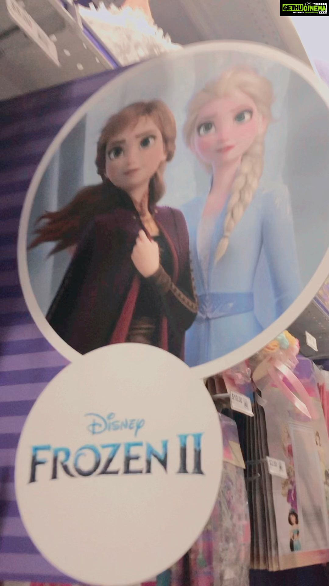 Panchi Bora Instagram - Frozen theme birthdays are must when it’s a daughter’s birthday right? They say time flies when you are having a good time.. ahhh still can’t believe she turned 5! Hmmm meanwhile she is already planning her next birthday theme 🥰