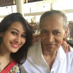 Panchi Bora Instagram – Happy Father’s Day I love you papa thank you for always treating me and making me feel like a princess! Thank you for always supporting me in my life and being you’ I’m really lucky to be your daughter ❤️