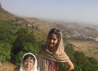 Panchi Bora Instagram - Happy Mother’s Day to my constant! I miss you 😘