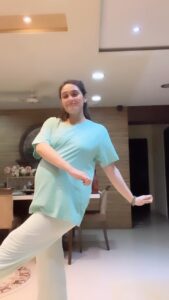 Pankhuri Awasthy Rode Instagram - 💃🏻🤰🏻 🔂 😴🤰🏻 clearing drafts! 😆

#danceof3 #love #dance #pregnant #thirdtrimester #k #bye #gtg #liedown