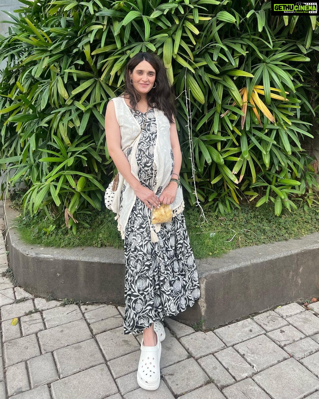 Pankhuri Awasthy Rode Instagram - A June story! 🫶🏻🧿 #feetandchips #rodegautam #forlife #rodelife #hospitalscares #morenaps #lessgrwm #pregnant #thirdtrimester #realness #insomnia #swollenfeetinwater #kaftans #naptime #bedrest #oldclothes #footorface #whosprettier #juices #love #bump Mumbai, Maharashtra