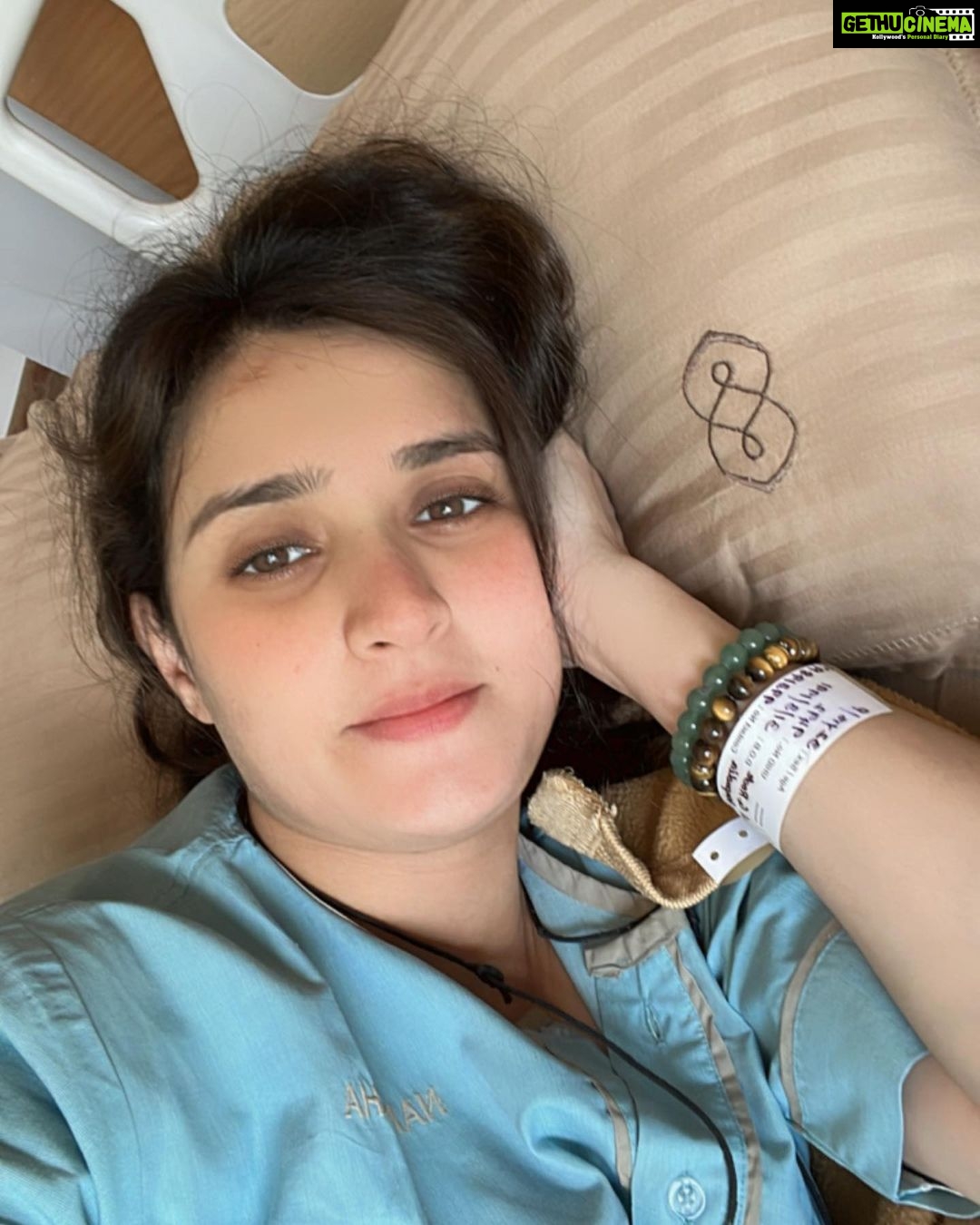 Pankhuri Awasthy Rode Instagram - A June story! 🫶🏻🧿 #feetandchips #rodegautam #forlife #rodelife #hospitalscares #morenaps #lessgrwm #pregnant #thirdtrimester #realness #insomnia #swollenfeetinwater #kaftans #naptime #bedrest #oldclothes #footorface #whosprettier #juices #love #bump Mumbai, Maharashtra