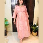 Pankhuri Awasthy Rode Instagram – Bumpin’ In Style// draped in vibrant hues and oozing desi swag! 💃✨

Outfit by @ahika.kurtis
Jewellery- @houseofaekaya