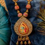 Pankhuri Awasthy Rode Instagram – A regal statement like no other: House of Aekaya’s Royal Haars💎

#houseofaekaya #kundanhaar #madeinindia #indianjewellery #haar #royalhaar 
Royal haar, Kundan haar, Indian jewellery, Haar, Indian look