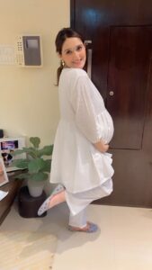 Pankhuri Awasthy Rode Instagram - Bumpin’ In Style // 
Embracing the journey with this chic and comfy outfit that’s perfect for my growing bump. 
Special shout-out to the expandable waistband and the front zipper, heroes of this #OOTD 🤩

Outfit: @momzjoy 
PR: @dinky_nirh

#BumpStyleGoals #ChicAndComfy #PregnancyFashion
