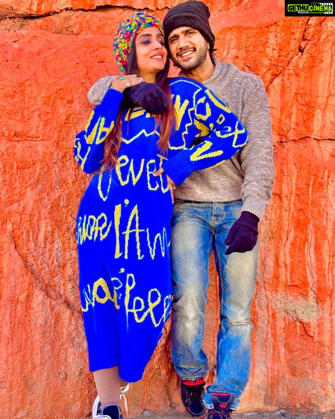 Parul Chauhan Instagram - हम बने, तुम बने, एक दूजे के लिए @thechiragt ❤️❤️❤️❤️❤️